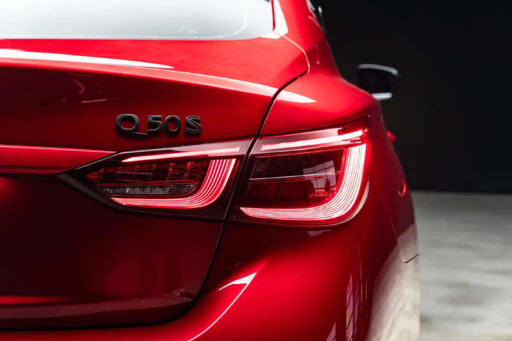 Infiniti Q50 photo 13