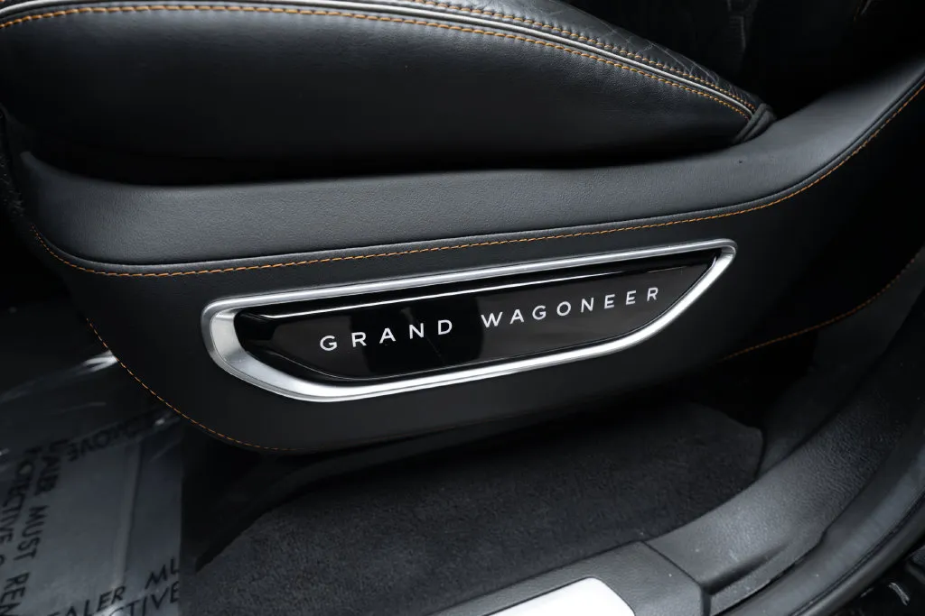 Jeep Grand Wagoneer photo 20