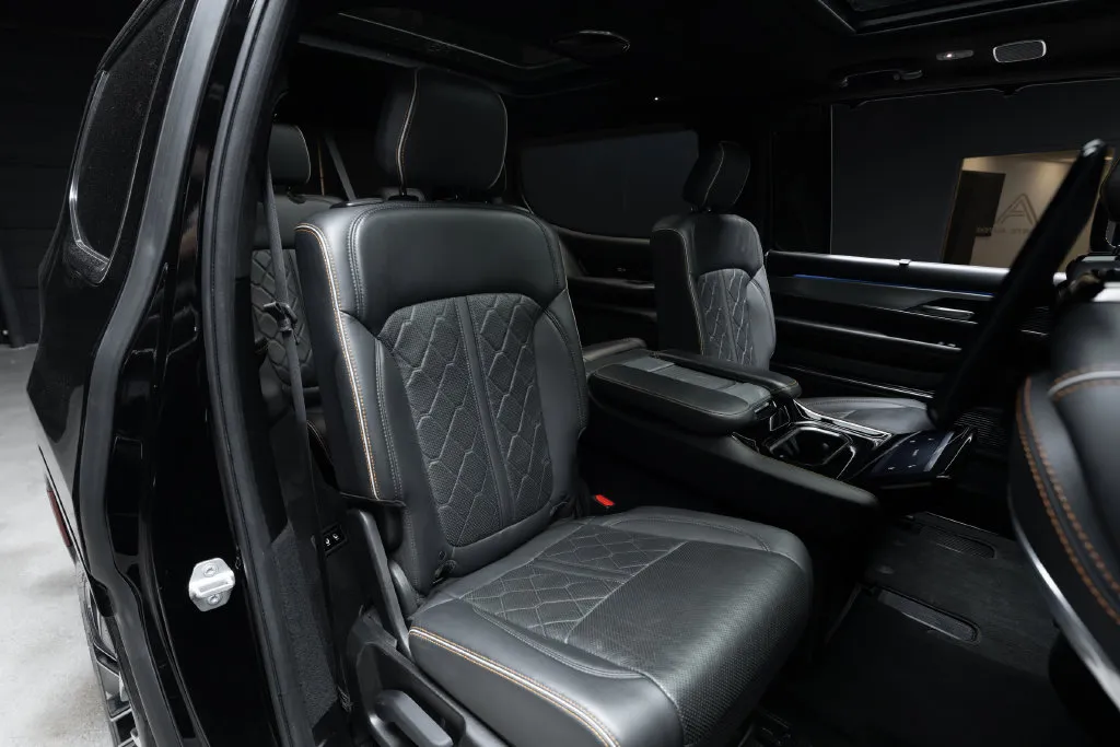 Jeep Grand Wagoneer photo 40