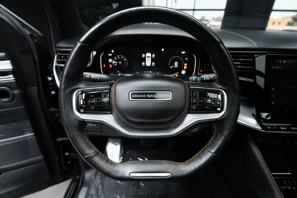 Jeep Grand Wagoneer photo 24