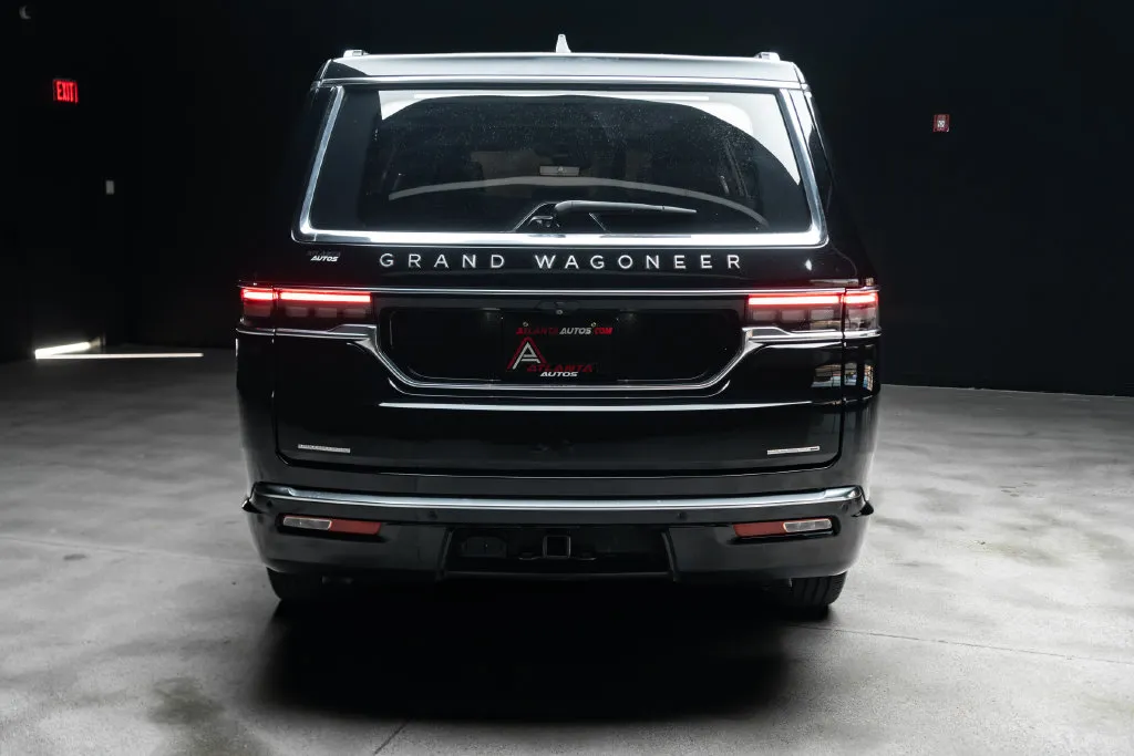 Jeep Grand Wagoneer photo 11