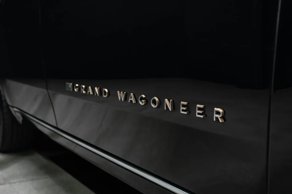 Jeep Grand Wagoneer photo 7