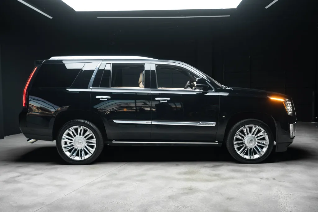 Cadillac Escalade photo 9