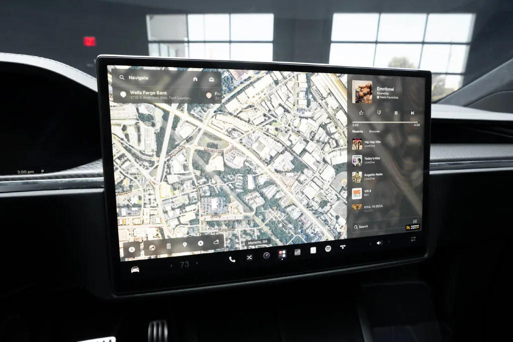 Tesla Model X photo 28