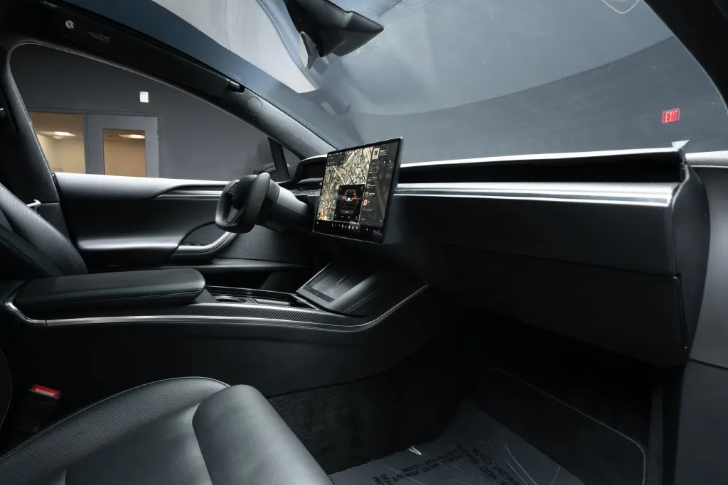 Tesla Model X photo 32