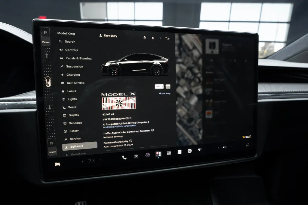 Tesla Model X photo 30