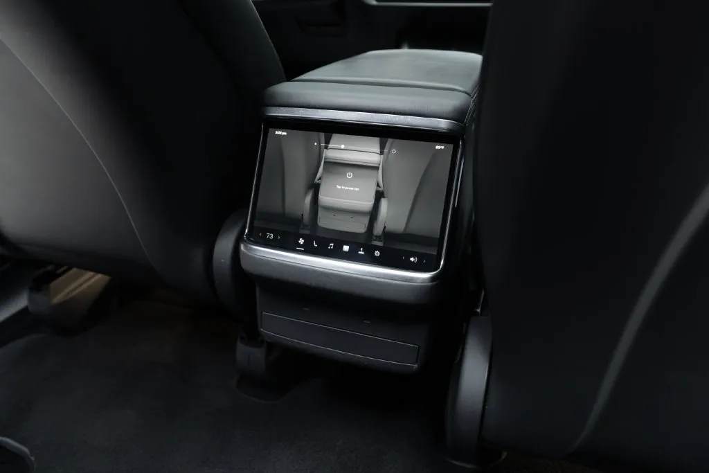 Tesla Model X photo 37