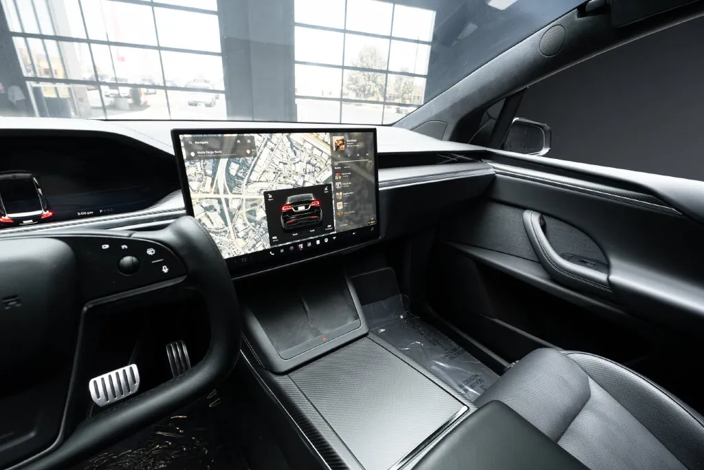 Tesla Model X photo 27