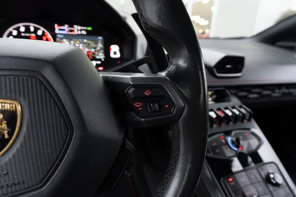 Lamborghini Huracan photo 30