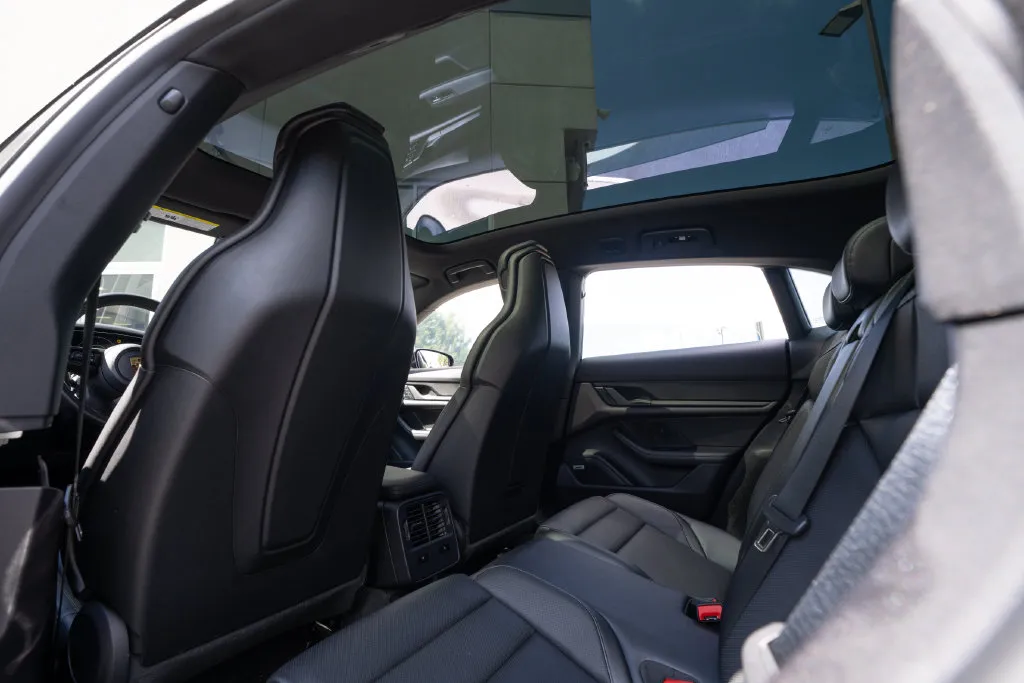 Porsche Taycan photo 38