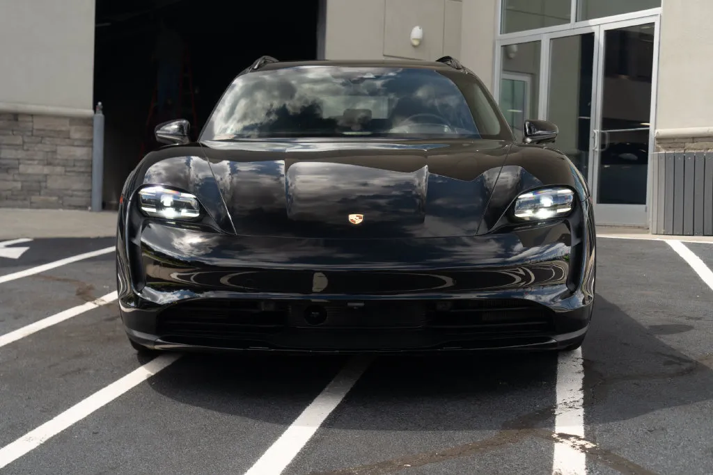 Porsche Taycan photo 4