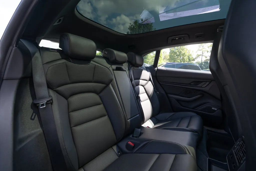 Porsche Taycan photo 37
