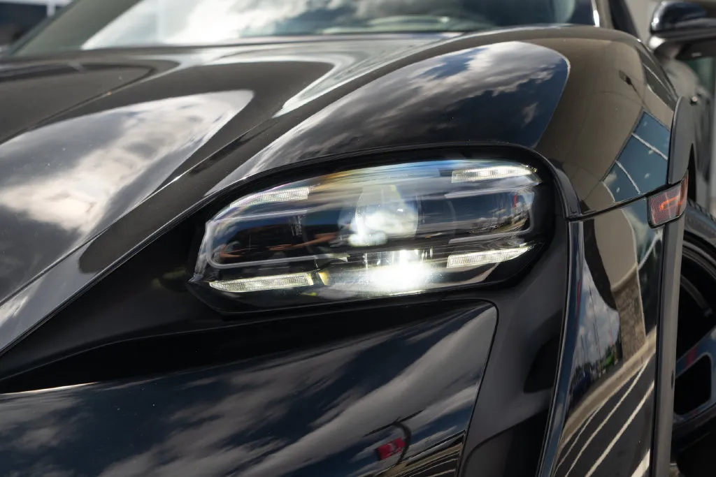 Porsche Taycan photo 3