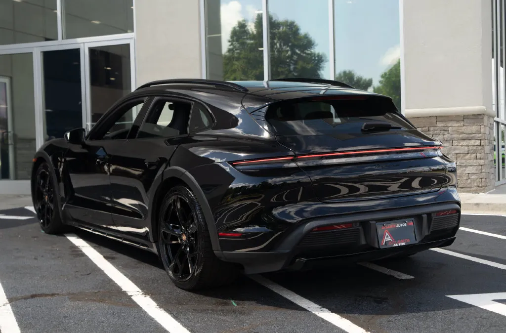 Porsche Taycan photo 14