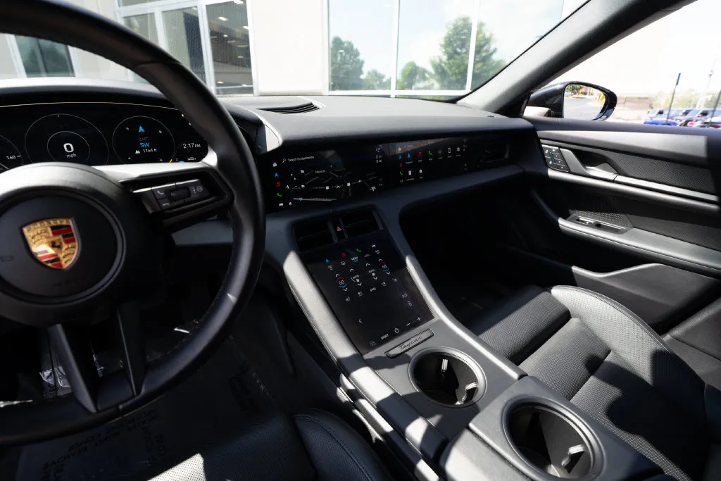 Porsche Taycan photo 28
