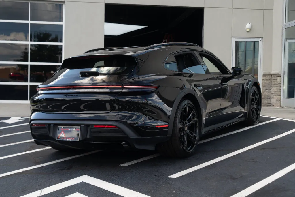 Porsche Taycan photo 11