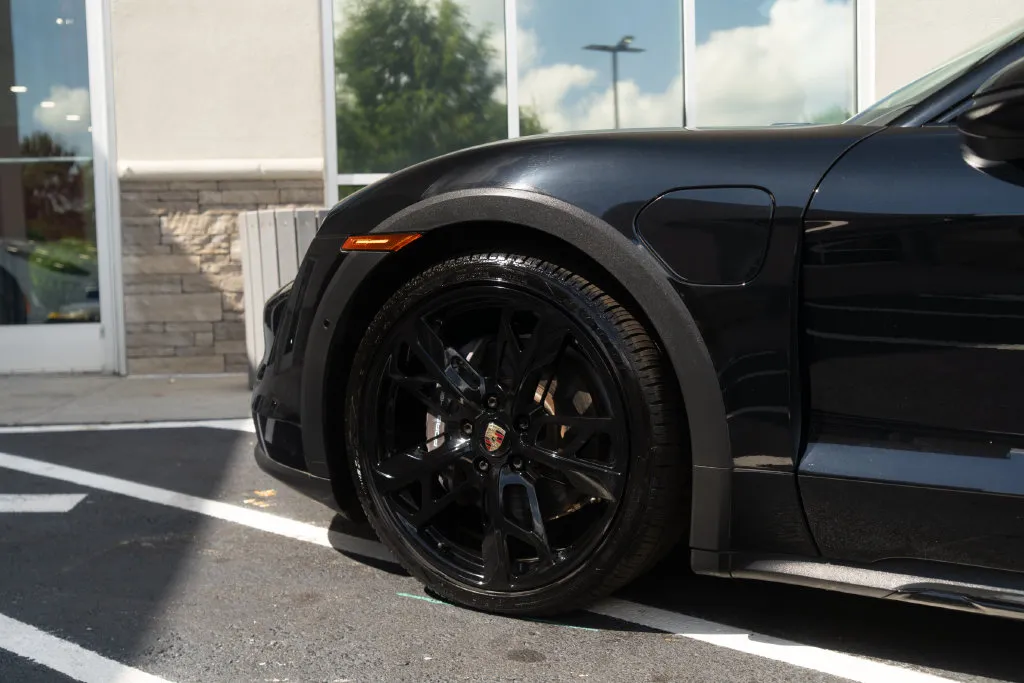 Porsche Taycan photo 17