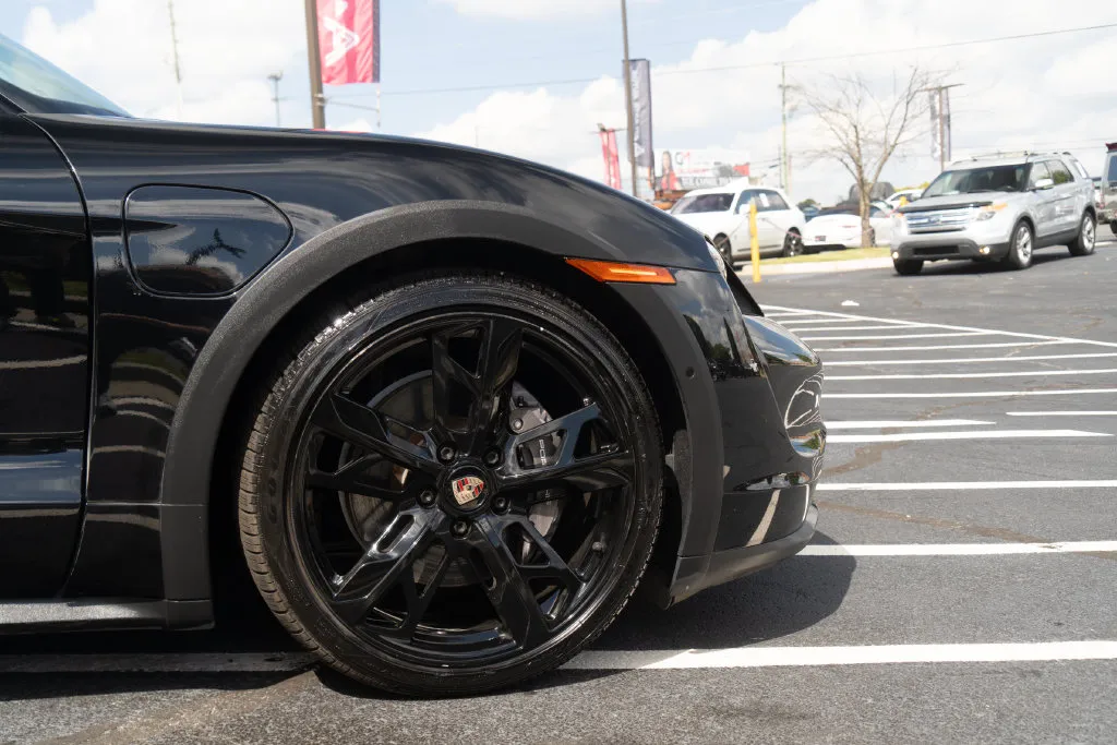 Porsche Taycan photo 8