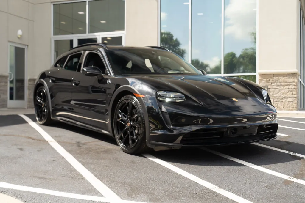 Porsche Taycan photo 7
