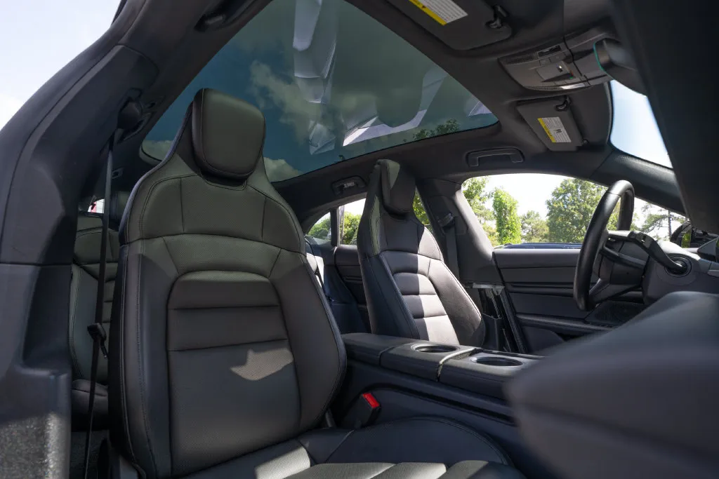 Porsche Taycan photo 34