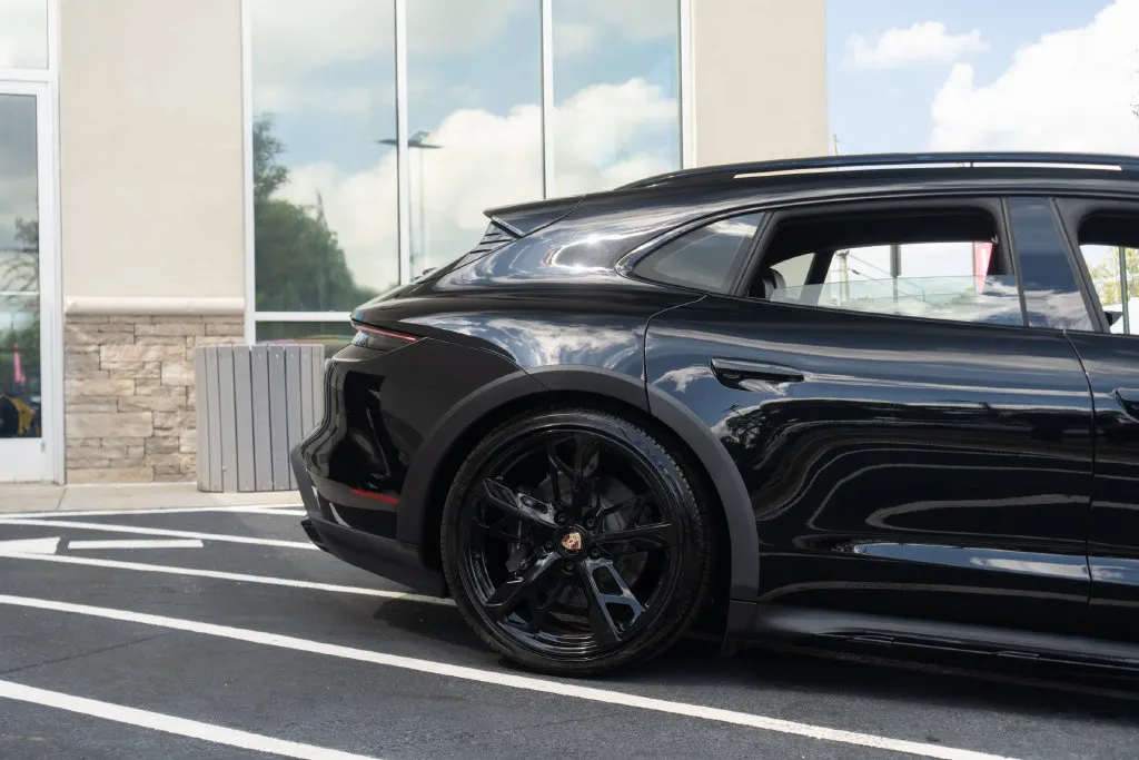 Porsche Taycan photo 10