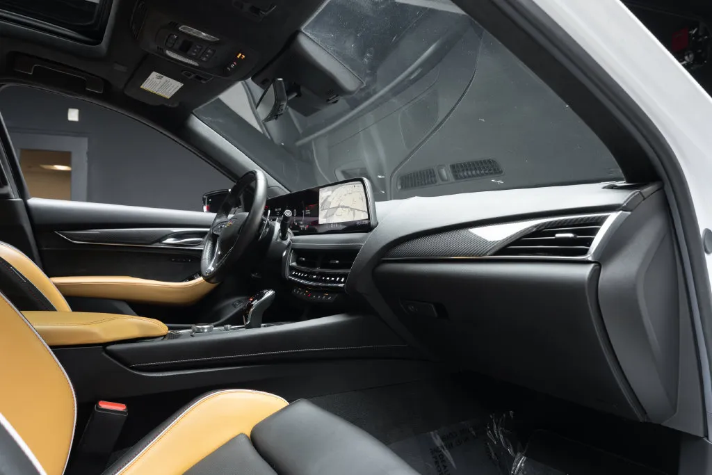 Cadillac CT5 photo 37