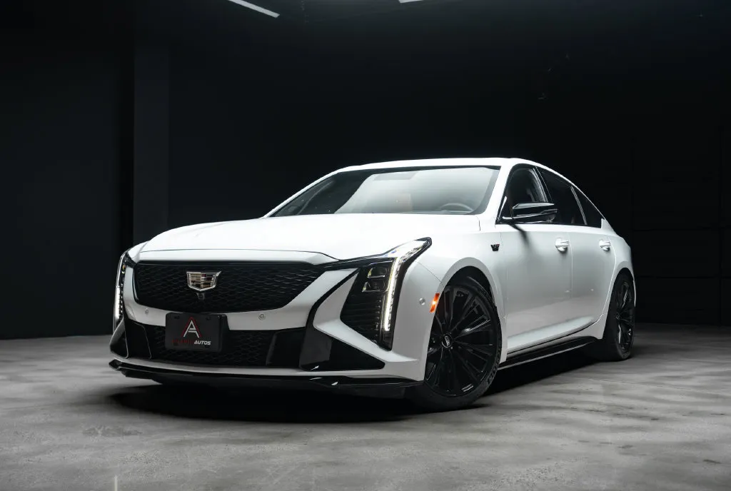 Cadillac CT5 photo 2