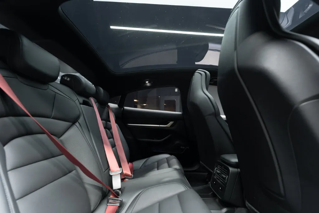 Porsche Taycan photo 42