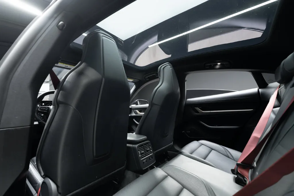 Porsche Taycan photo 45