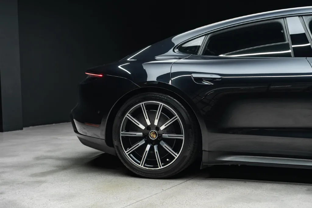 Porsche Taycan photo 10