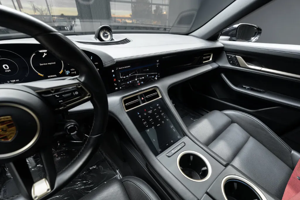 Porsche Taycan photo 32
