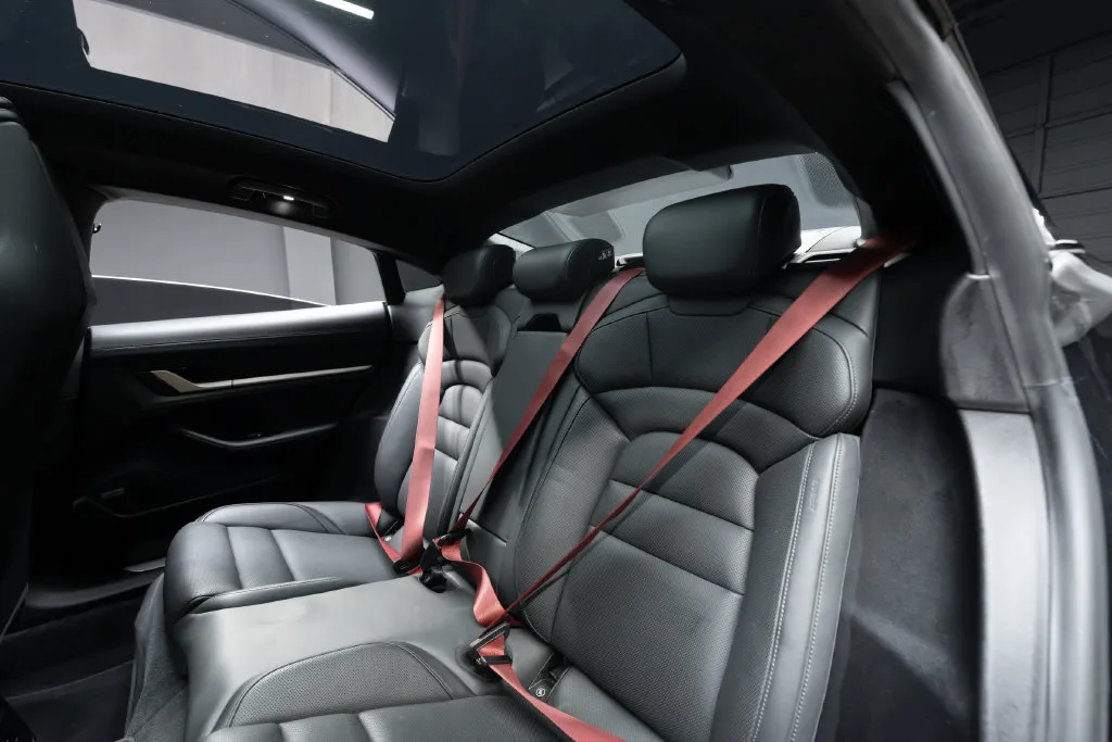 Porsche Taycan photo 44