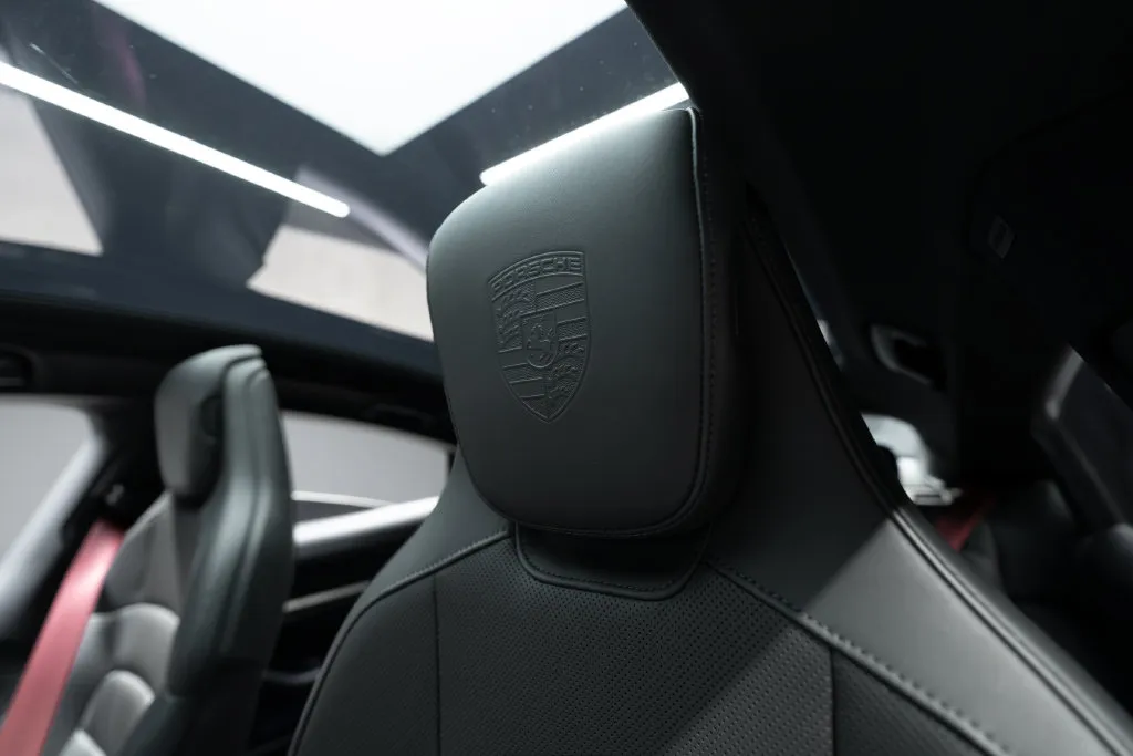 Porsche Taycan photo 25