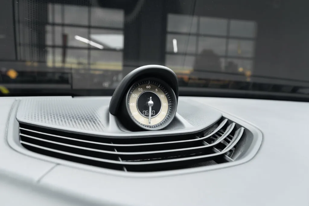 Porsche Taycan photo 37