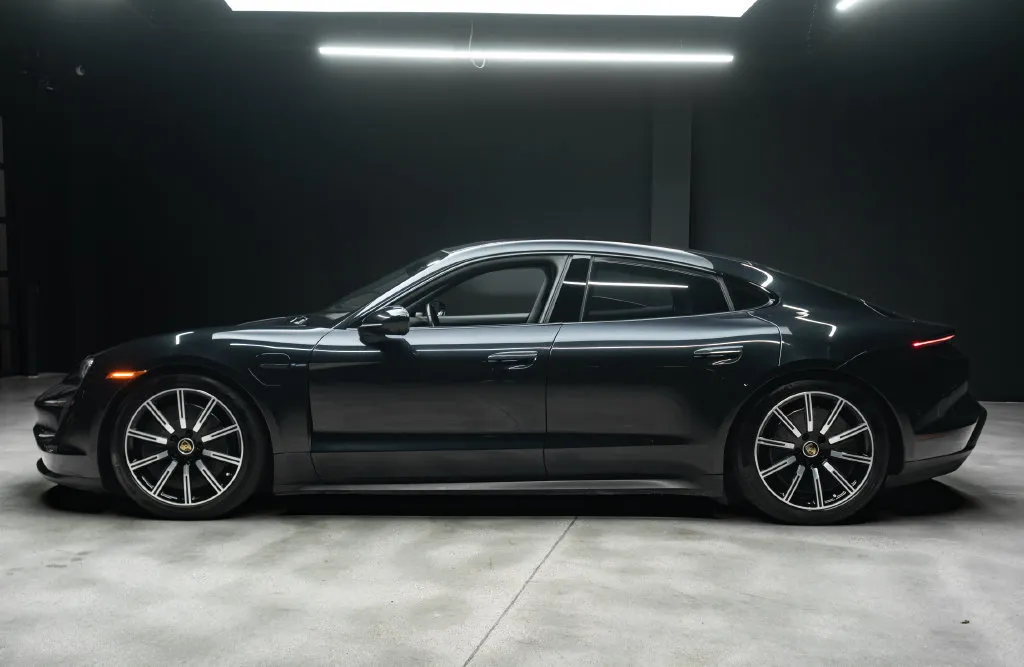 Porsche Taycan photo 18