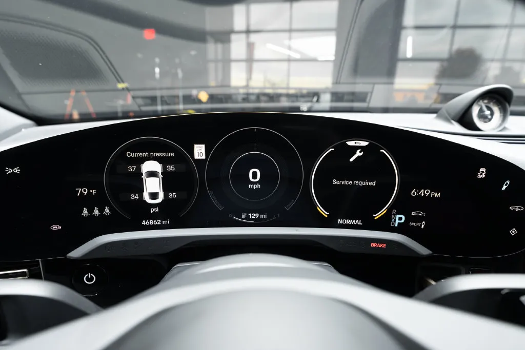 Porsche Taycan photo 29