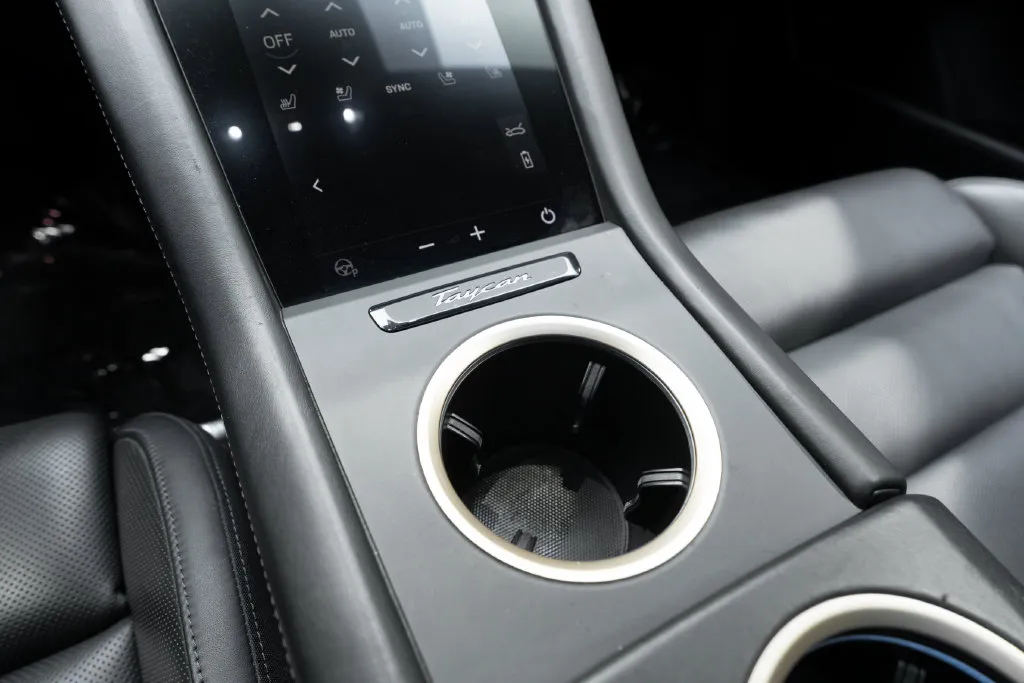 Porsche Taycan photo 36