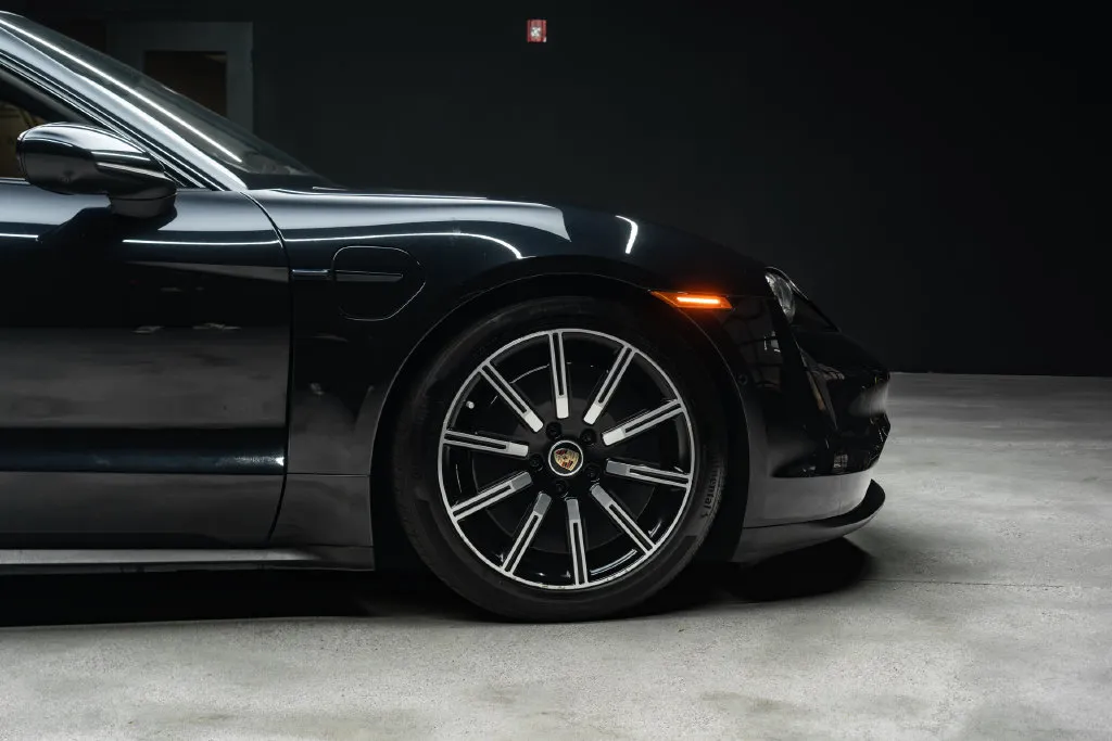 Porsche Taycan photo 8