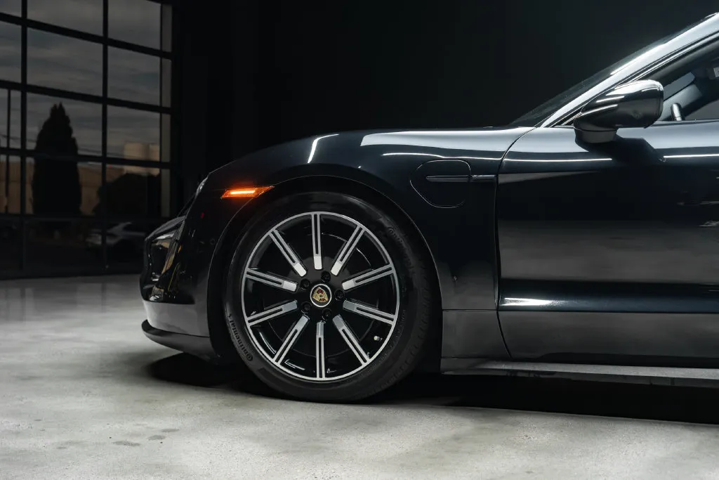 Porsche Taycan photo 19