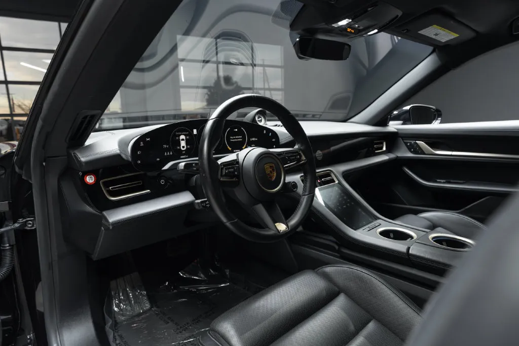 Porsche Taycan photo 20
