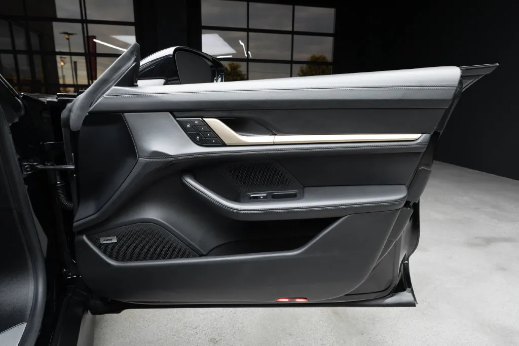 Porsche Taycan photo 41