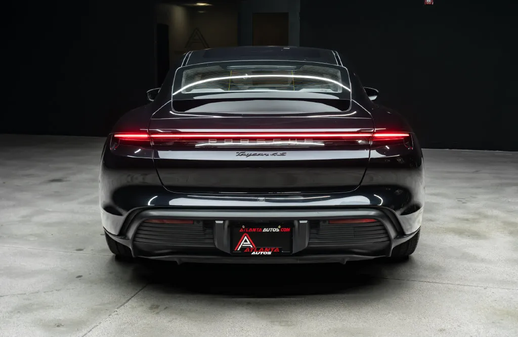 Porsche Taycan photo 14