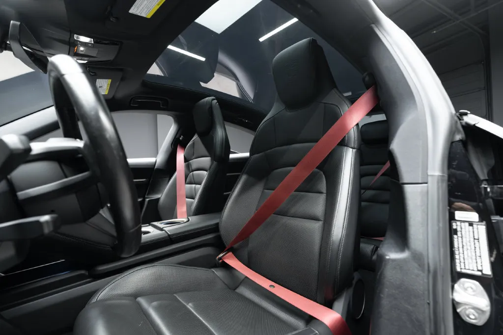 Porsche Taycan photo 24