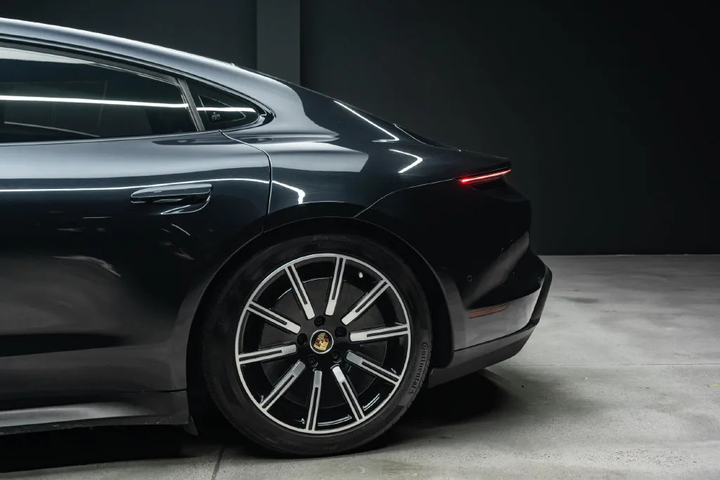 Porsche Taycan photo 17