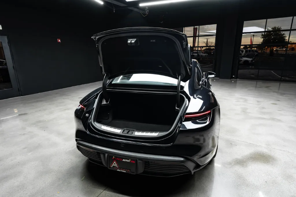 Porsche Taycan photo 46
