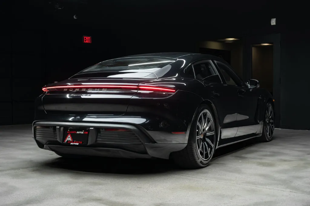 Porsche Taycan photo 11