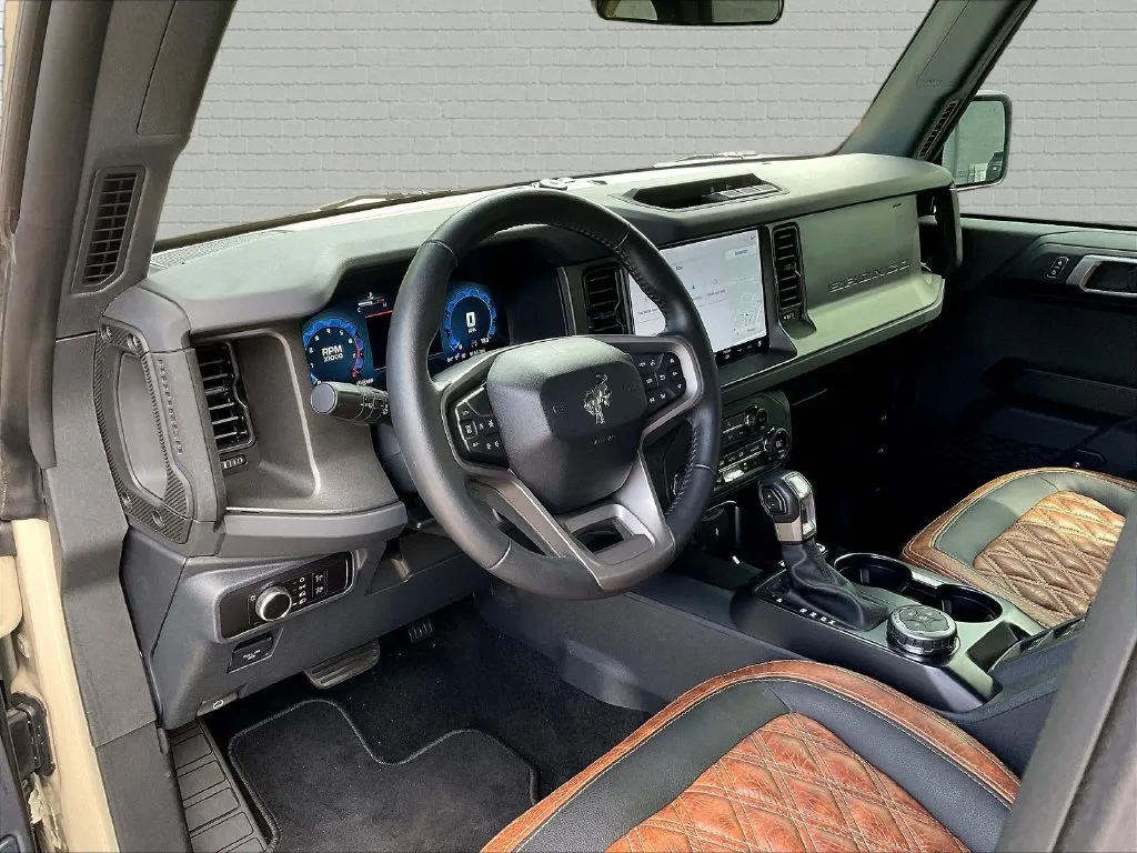 Ford Bronco photo 15