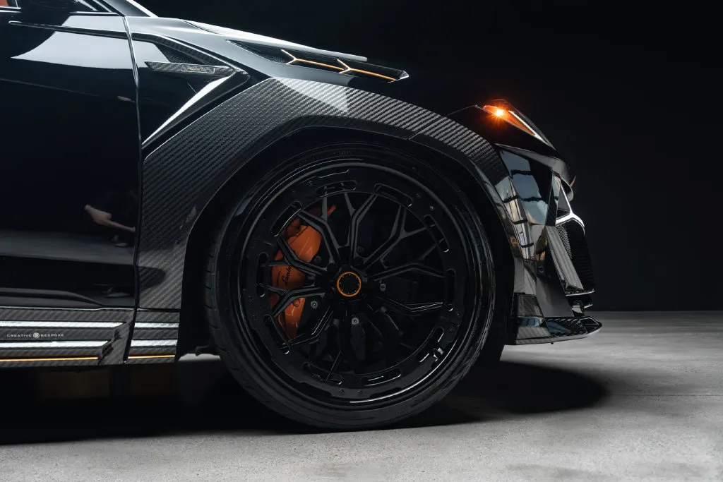 Lamborghini URUS photo 15