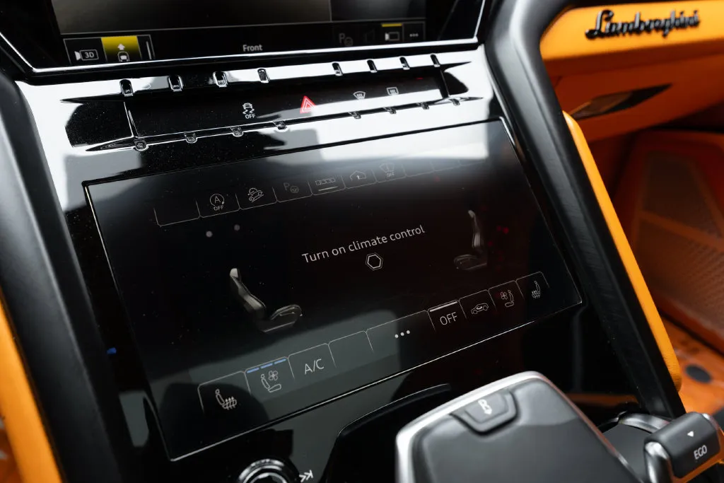 Lamborghini URUS photo 48