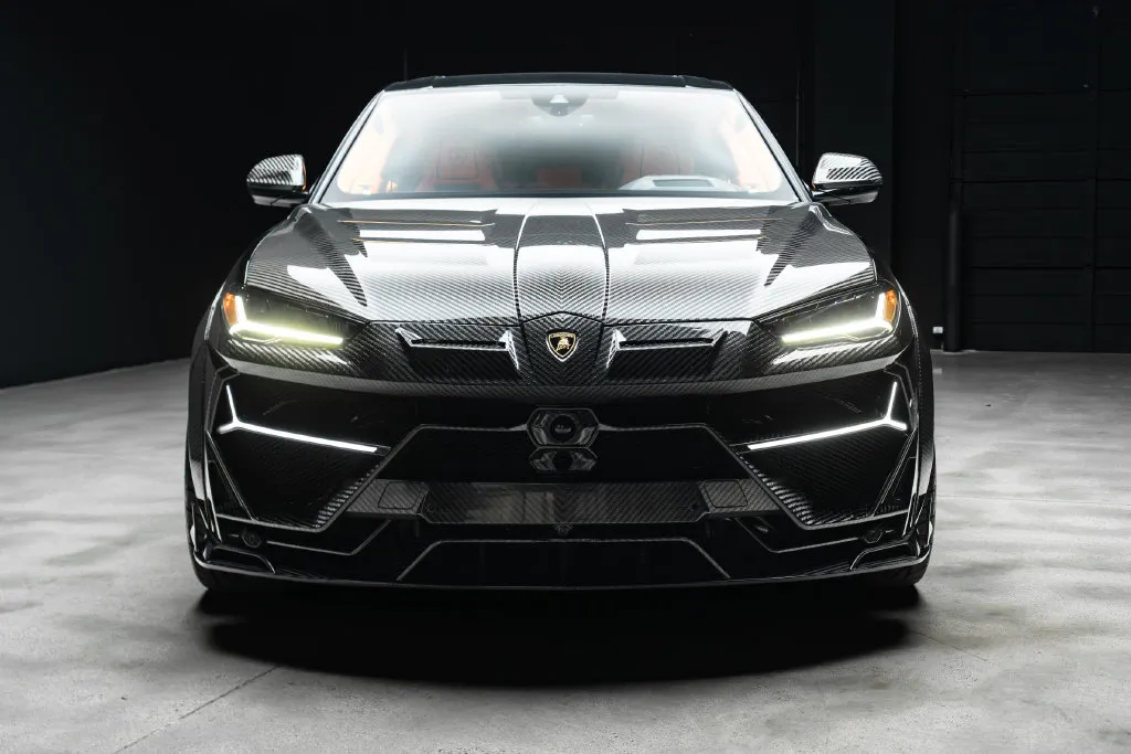 Lamborghini URUS photo 7